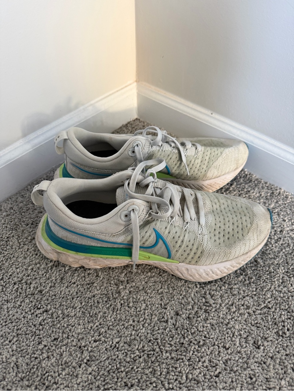 Nike React Infinity Run Flyknit 2 "Pure Platinum Emerald Laser Blue" Size 12.5